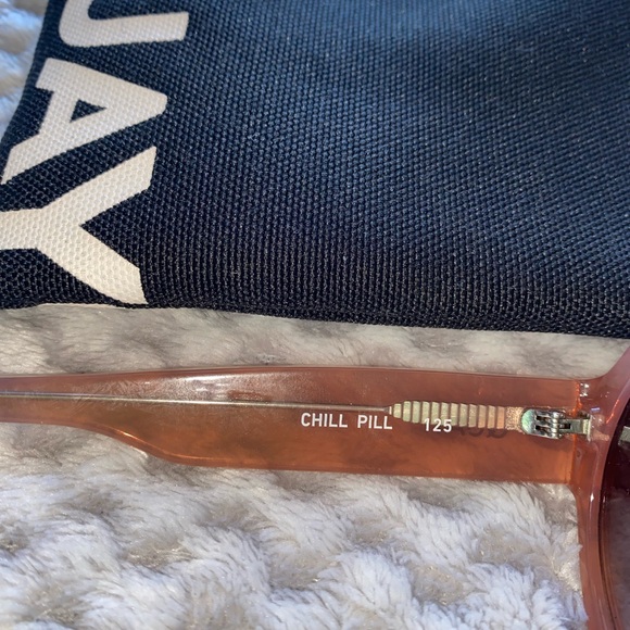 Authentic Quay Sunglasses Chill Pill in Rose - Picture 6 of 9